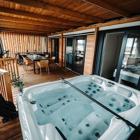 Sea House Shade, Pool & Jacuzzi - Privilege Point Camping & Villas Selce Exterior photo