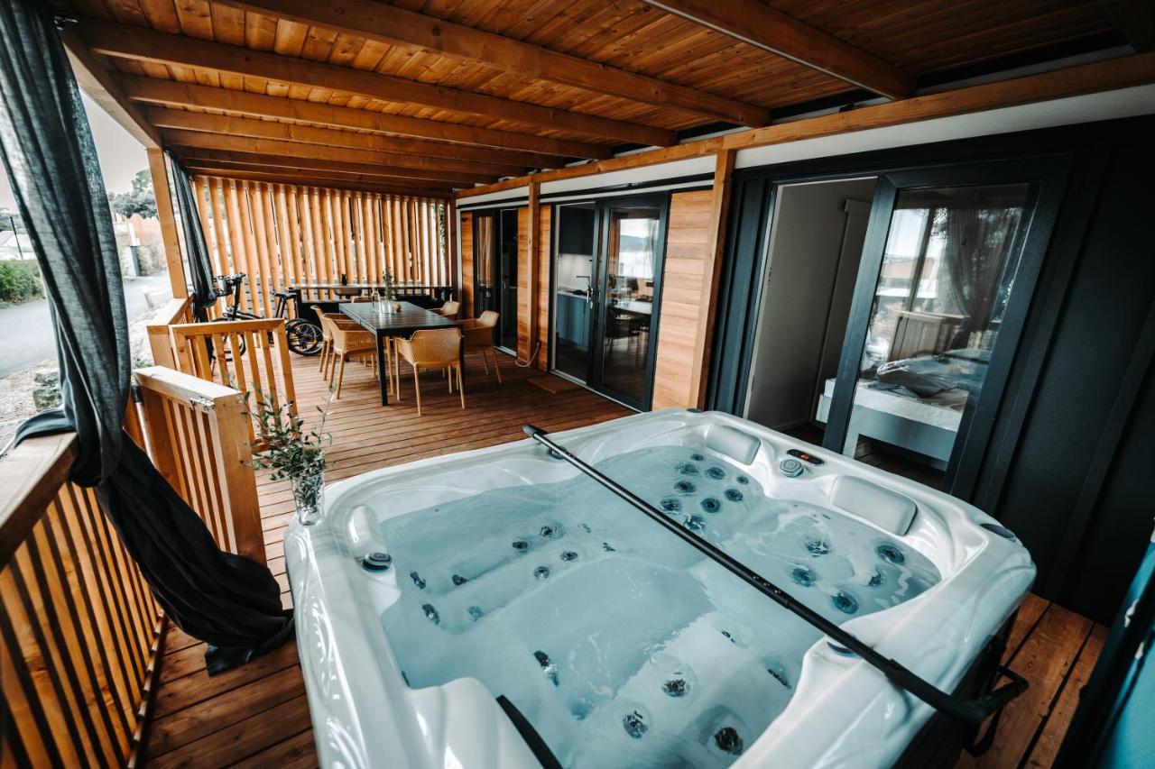 Sea House Shade, Pool & Jacuzzi - Privilege Point Camping & Villas Selce Exterior photo