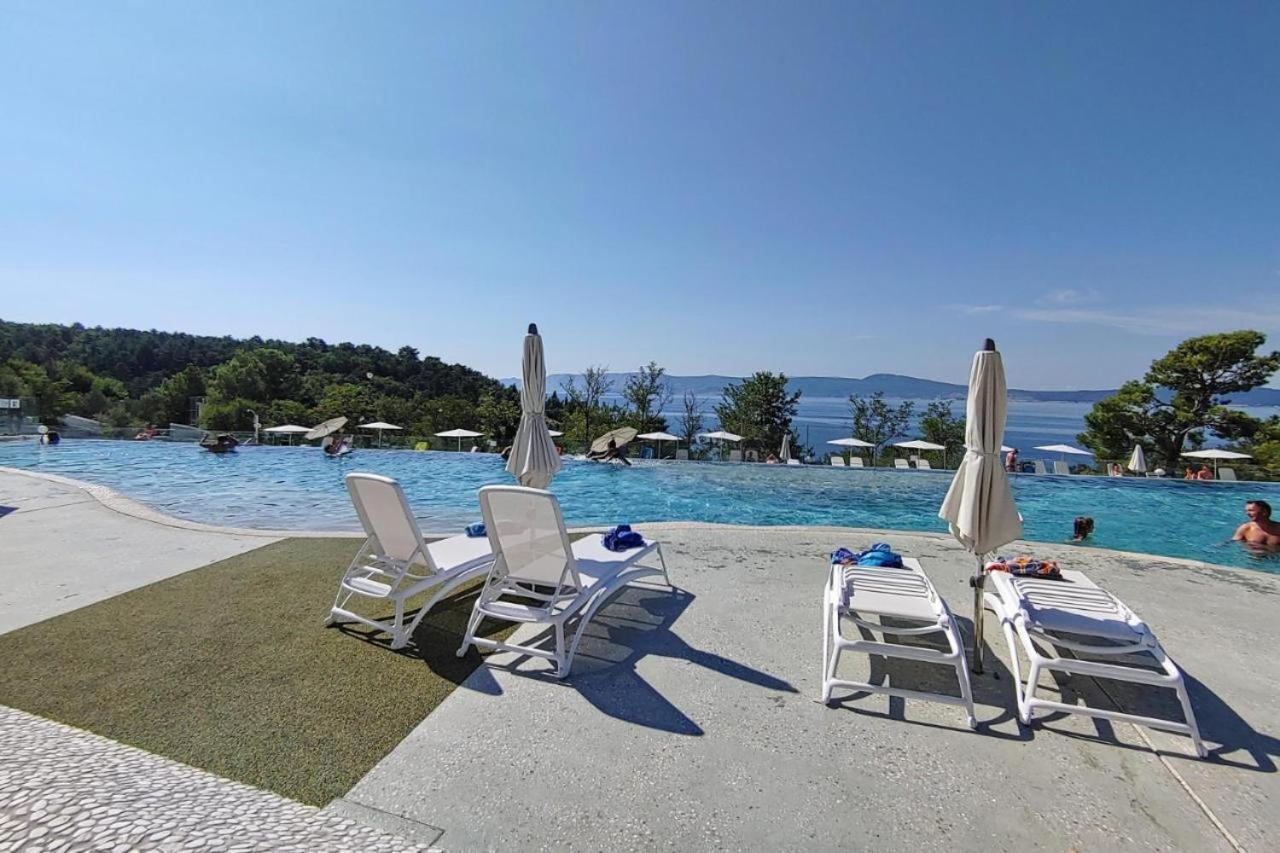 Sea House Shade, Pool & Jacuzzi - Privilege Point Camping & Villas Selce Exterior photo